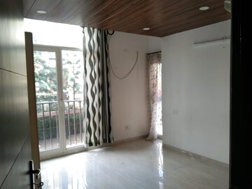 Room in 3 BHK Apartment at Trishla City, Patiala Road – for Rent