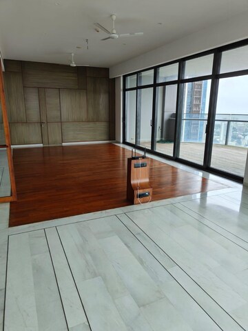 Room in 5 BHK Apartment at Omkar 1973, Worli – for Rent