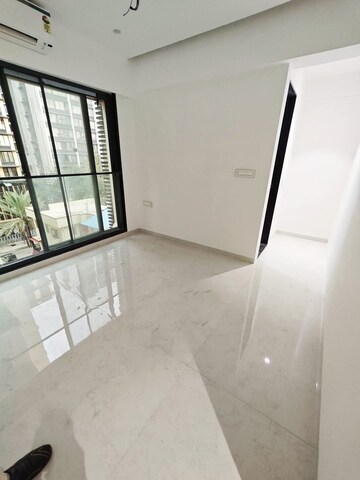 Room in 1 BHK Apartment at Ashirwad CHS Kandivali, Kandivali East – for Rent
