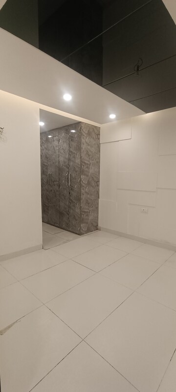 Room in 2.5 BHK Builder Floor at Chittaranjan Park – for Rent