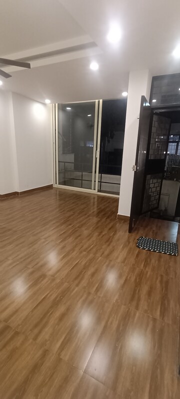 Room in 2.5 BHK Builder Floor at Chittaranjan Park – for Rent