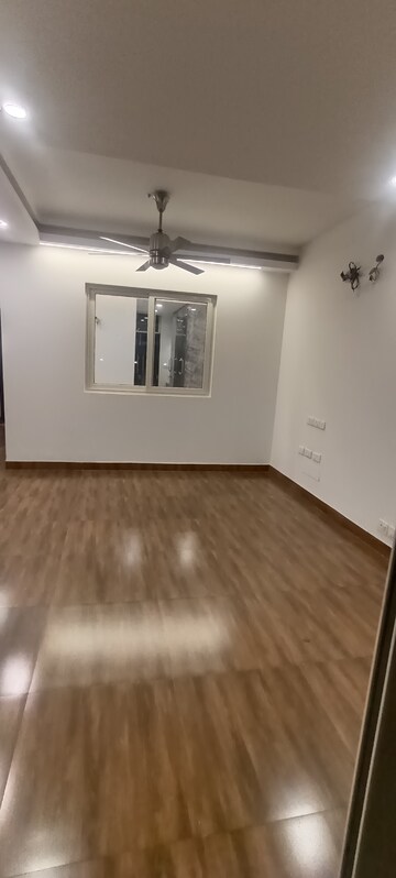 Room in 2.5 BHK Builder Floor at Chittaranjan Park – for Rent