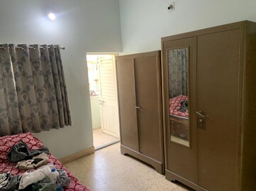 Bedroom in 3 BHK Apartment at Nehru Nagar – for Rent