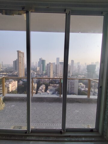 Master Bedroom in 3 BHK Apartment at Sindhi Niwas, Mahim – for Rent