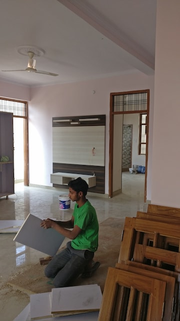 Living Room in 3 BHK Builder Floor at Ansal Aashiana, Kanpur Road – for Rent
