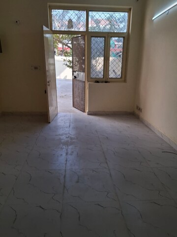 Room in 2 BHK Apartment at Sector 31 – for Rent