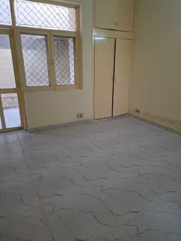 Room in 2 BHK Apartment at Sector 31 – for Rent