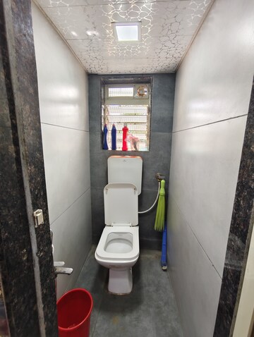 Bathroom in 1.5 BHK Apartment at Dombivli West – for Rent