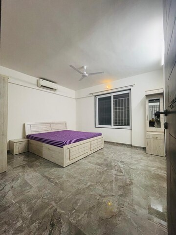 Room in 4 BHK Apartment at Godrej Skyline, Koregaon Park – for Sale