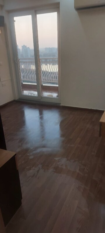 Room in 3 BHK Penthouse at BPTP Terra, Sector 37d – for Sale