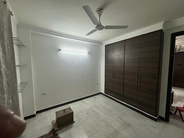 Bedroom in 3 BHK Builder Floor at Kotla Mubarakpur – for Rent