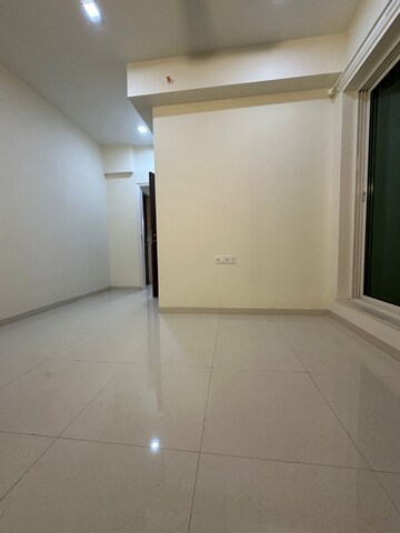 Room in 2 BHK Apartment at L And T Seawoods Residences, Seawoods – for Rent