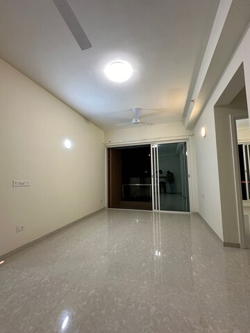 Room in 2 BHK Apartment at L And T Seawoods Residences, Seawoods – for Rent