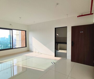 Room in 3 BHK Apartment at Arkade Aspire, Goregaon East – for Rent