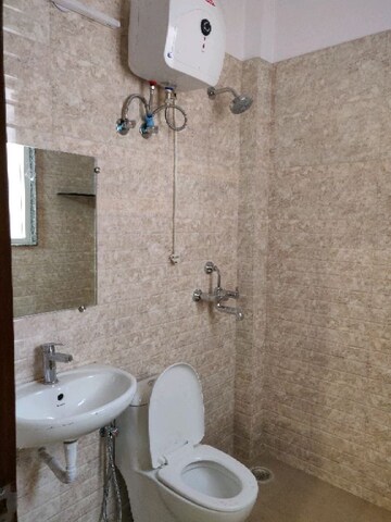 Bathroom in 1 RK Builder Floor at Sector 46 – for Rent