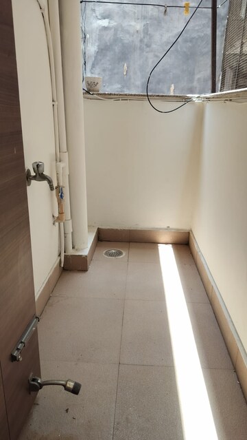 Balcony in 1 RK Builder Floor at Sector 46 – for Rent