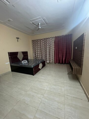Room in 3 BHK Apartment at Sector 47 – for Rent