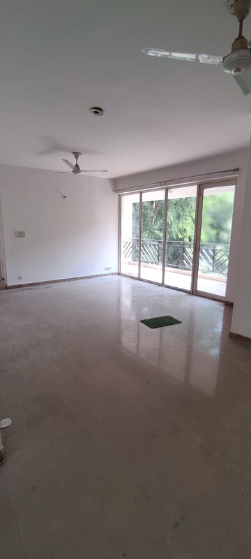 Room in 3 BHK Apartment at Omaxe Heights, Sector 86 – for Sale