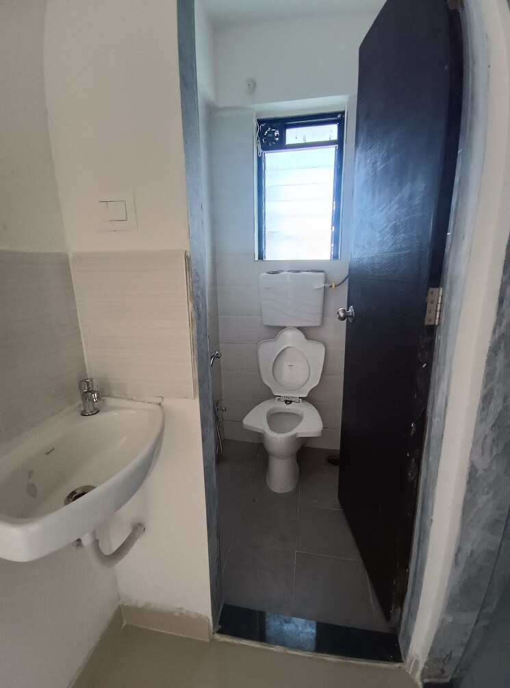 Bathroom, thane west 1 Bedroom 550 Sq.Ft. Apartment In Thane West Thane 7926574