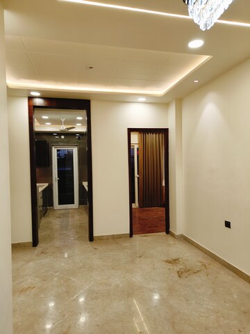 Room in 4 BHK Builder Floor at SS Mayfield Gardens, Sector 51 – for Rent