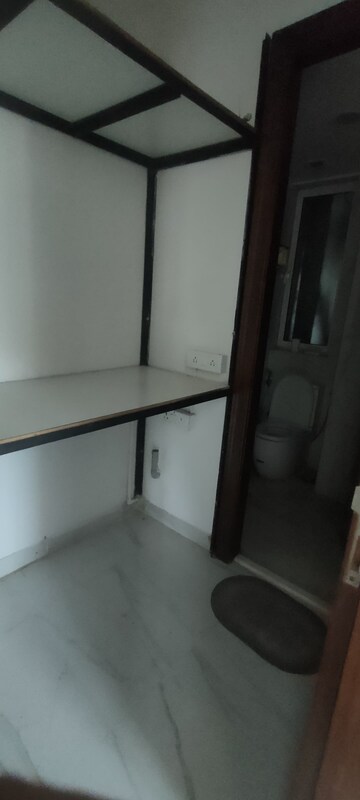 Room in 4 BHK Apartment at Indiabulls Blu, Worli – for Sale