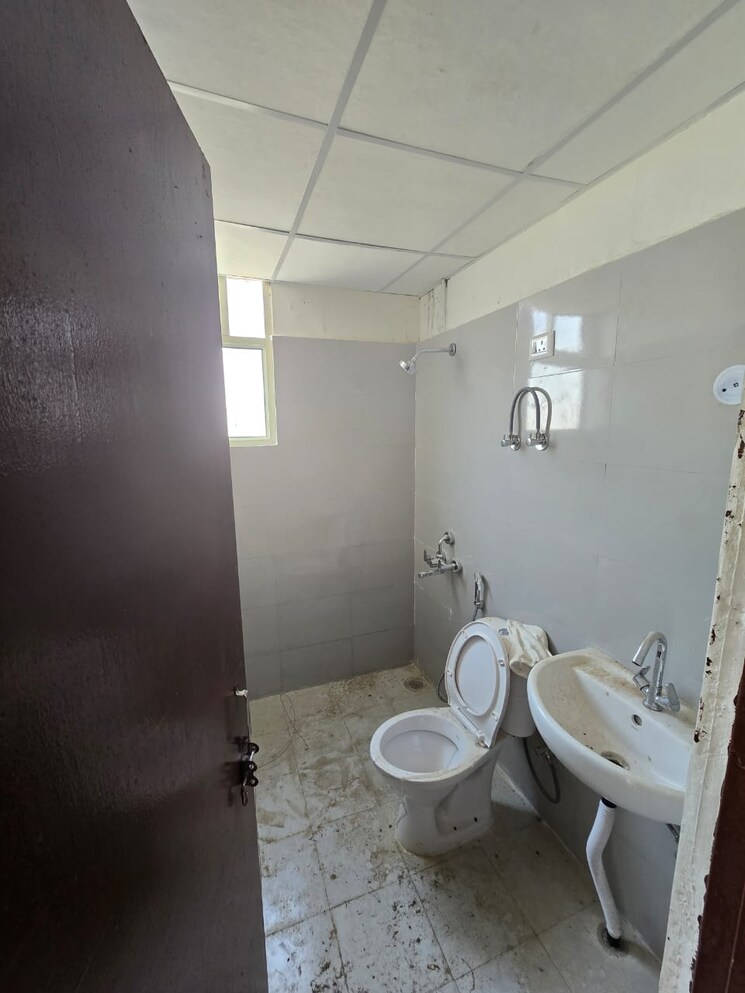 Bathroom, puri-vip-floors 3 Bedroom 2250 Sq.Ft. Apartment In Sector 81 Faridabad 7926632