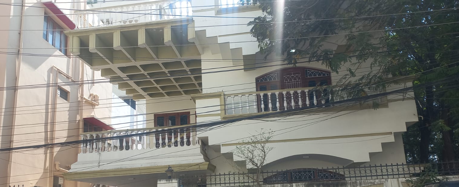 6 BHK Independent House For Sale in Sn220ih380