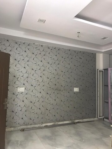 Room in 2 BHK Builder Floor at Shalimar Bagh – for Rent