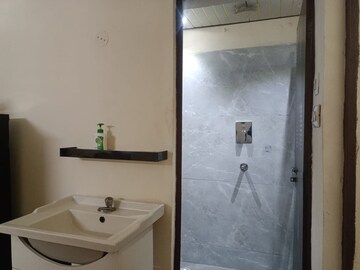 Bathroom in 1 BHK Builder Floor at Rohini Sector 18 – for Rent