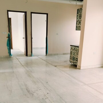 Room in 3.5 BHK Apartment at Antriksh Golf City, Sector 150 – for Rent