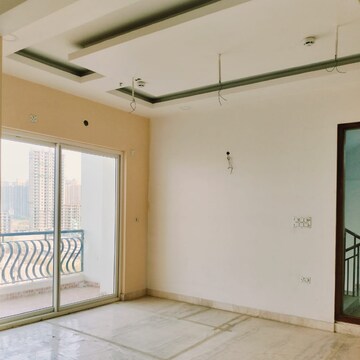 Room in 3.5 BHK Apartment at Antriksh Golf City, Sector 150 – for Rent