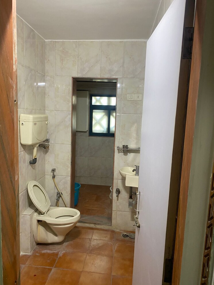 Bathroom, vijay-wimbledon-park 3 Bedroom 1050 Sq.Ft. Apartment In Vartak Nagar Thane 7927082