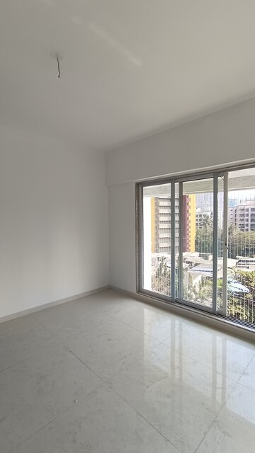 Room in 1 BHK Apartment at Avant Hillway, Goregaon East – for Rent
