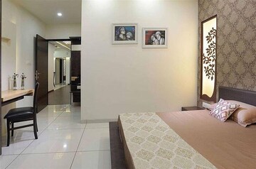 Room in 4 BHK Apartment at Ahuja Towers, Prabhadevi – for Rent