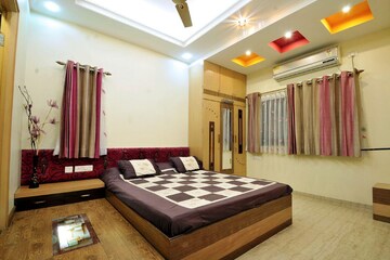 Bedroom in 4 BHK Apartment at Ahuja Towers, Prabhadevi – for Rent
