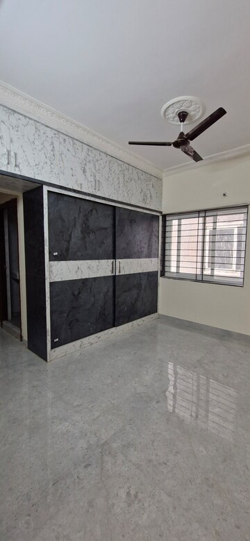 Room in 3 BHK Builder Floor at Kondapur – for Rent