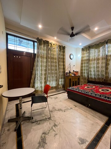 Bedroom in 2 BHK Apartment at Arun Vihar, Sector 29 – for Rent