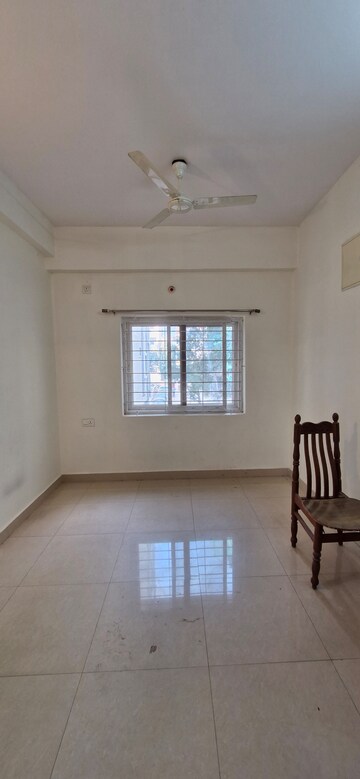 Room in 3 BHK Builder Floor at Kondapur – for Rent