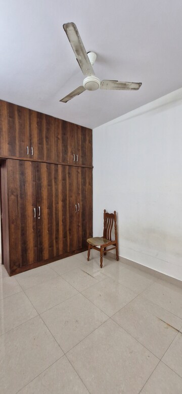 Room in 3 BHK Builder Floor at Kondapur – for Rent