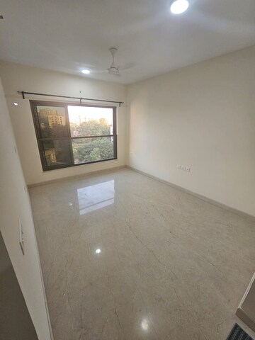 Room in 2.5 BHK Apartment at K Raheja Ascencio, Chandivali – for Rent