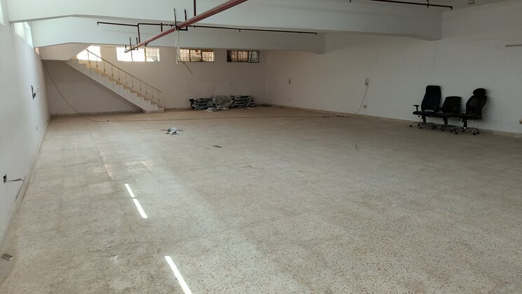  Parking, sector 63 Commercial Office Space 250 Sq.Mt. In Sector 63 Noida 7927250