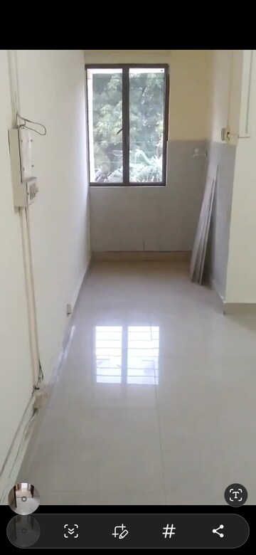 Room in 3 BHK Apartment at Arun Vihar Sector 37, Sector 37 – for Sale