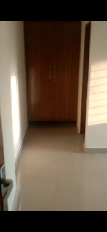 Room in 3 BHK Apartment at Arun Vihar Sector 37, Sector 37 – for Sale