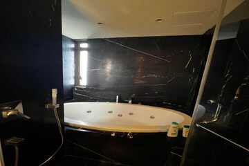 Furnished Amenities in 4 BHK Apartment at Lodha The Park, Worli – for Rent