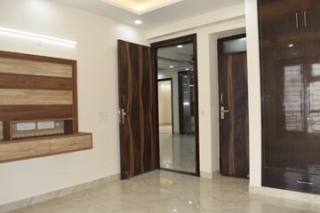 Room in 4 BHK Builder Floor at Housing Board Colony Sector 51, Sector 51 – for Rent