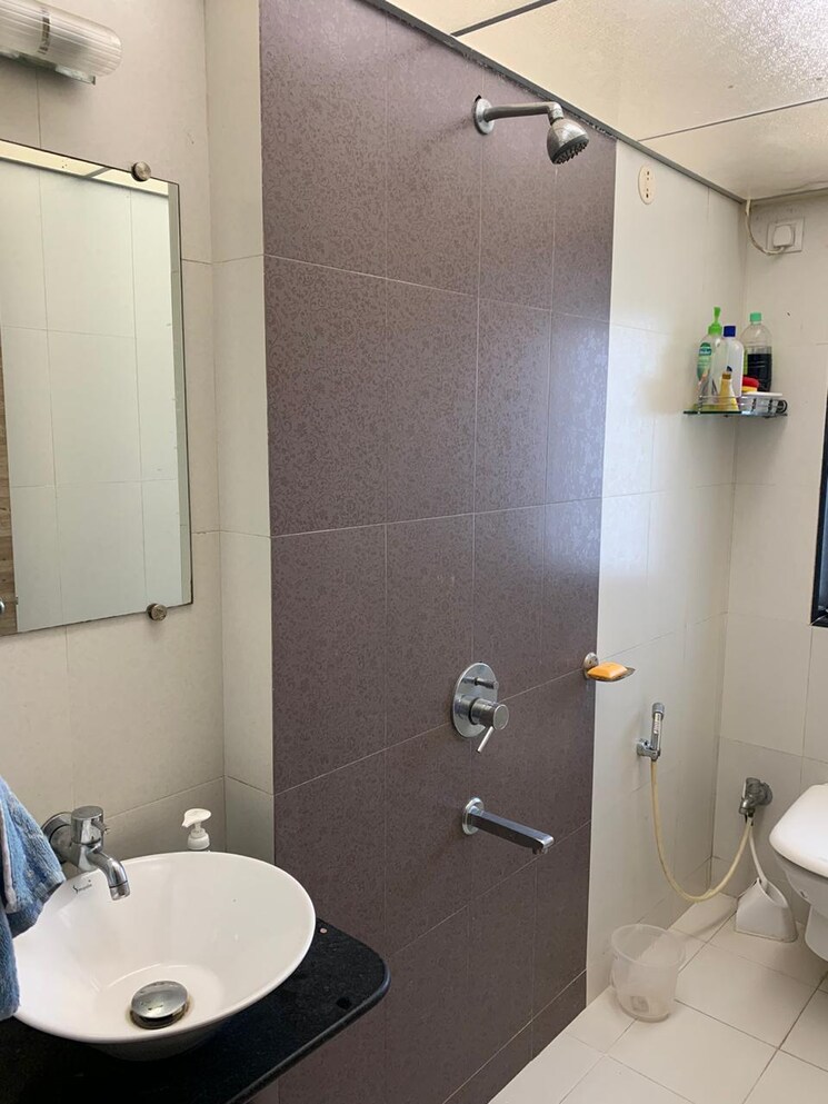 Bathroom, vaibhav-paradise 2 Bedroom 1100 Sq.Ft. Apartment In Santacruz East Mumbai 7927374