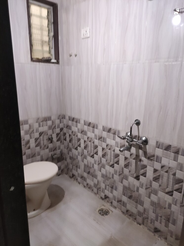 Bathroom, dugad-shriniwas-sankul 2 Bedroom 900 Sq.Ft. Apartment In Katraj Pune 7927408