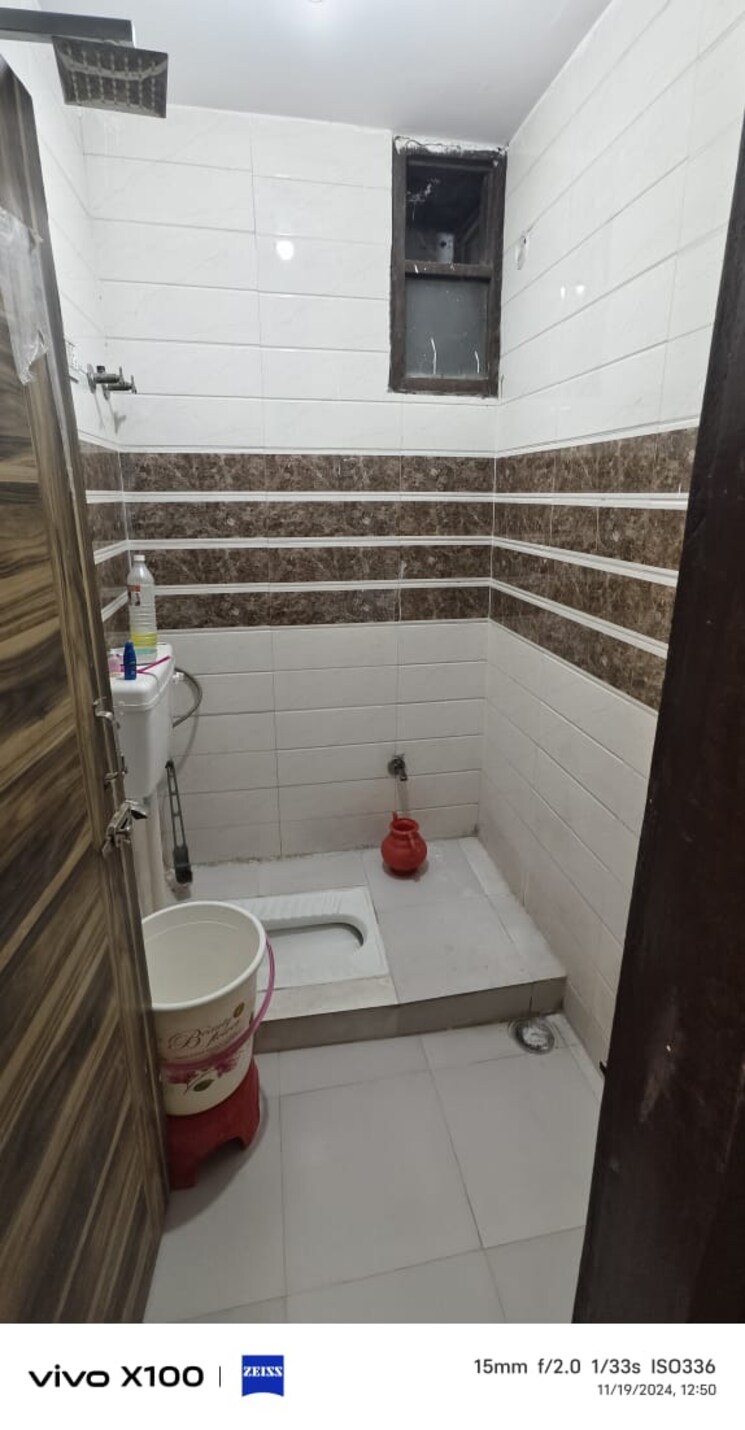 Bathroom, jogabai extension 2 Bedroom 450 Sq.Ft. Builder Floor In Jogabai Extension Delhi 7927410