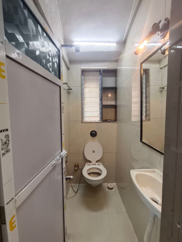 Bathroom, saraf-chaudhary-nagar-chs 1 Bedroom 580 Sq.Ft. Apartment In Kandivali East Mumbai 7927429