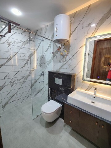 Master Bedroom in 3 BHK Builder Floor at Ansal Plaza Sector-23, Sector 23 – for Rent